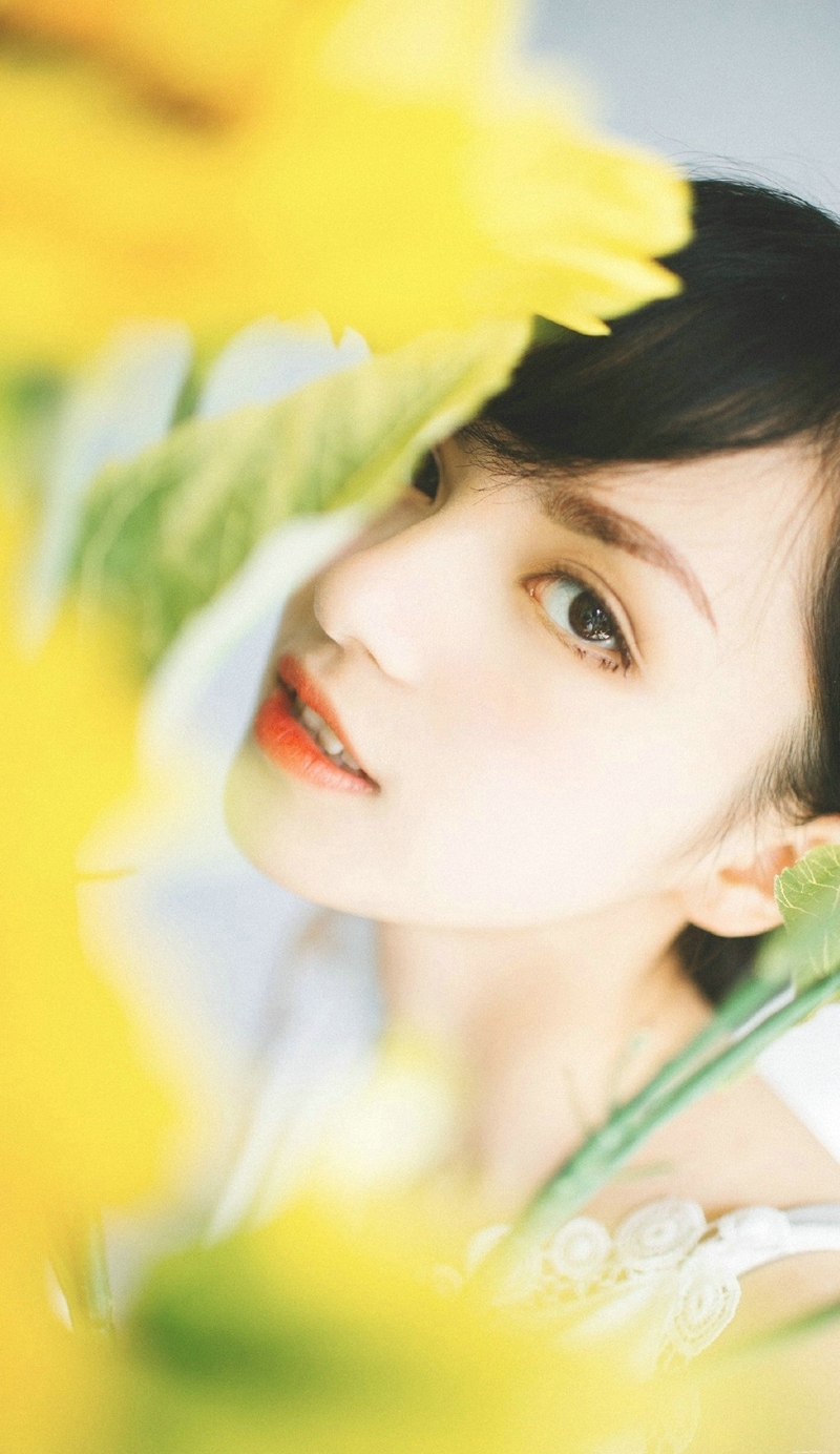 高颜值混血美女向日葵阳光洒进心里