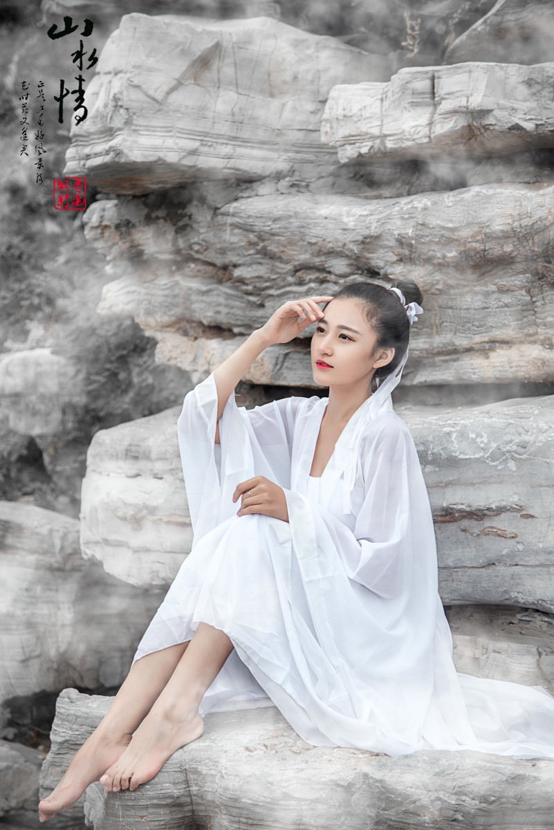 古装白裙美女演绎小狐仙唯美可人