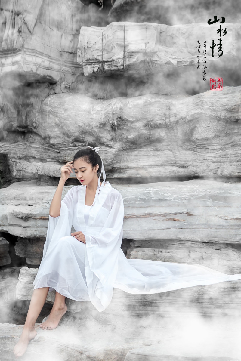 古装白裙美女演绎小狐仙唯美可人