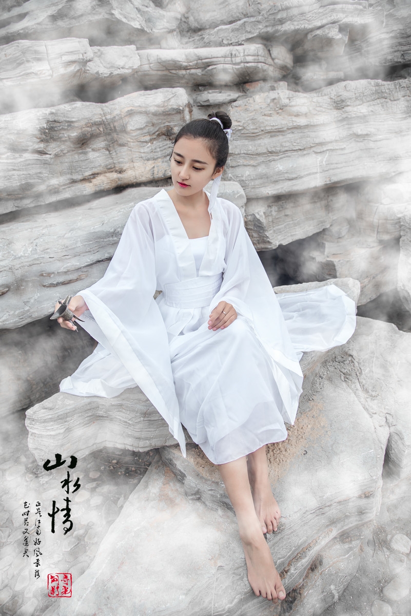 古装白裙美女演绎小狐仙唯美可人