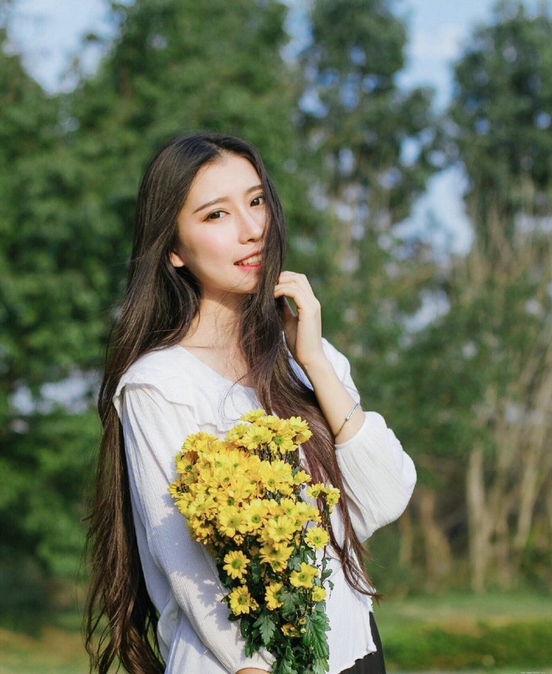 长发女神花朵般娇艳美丽动人