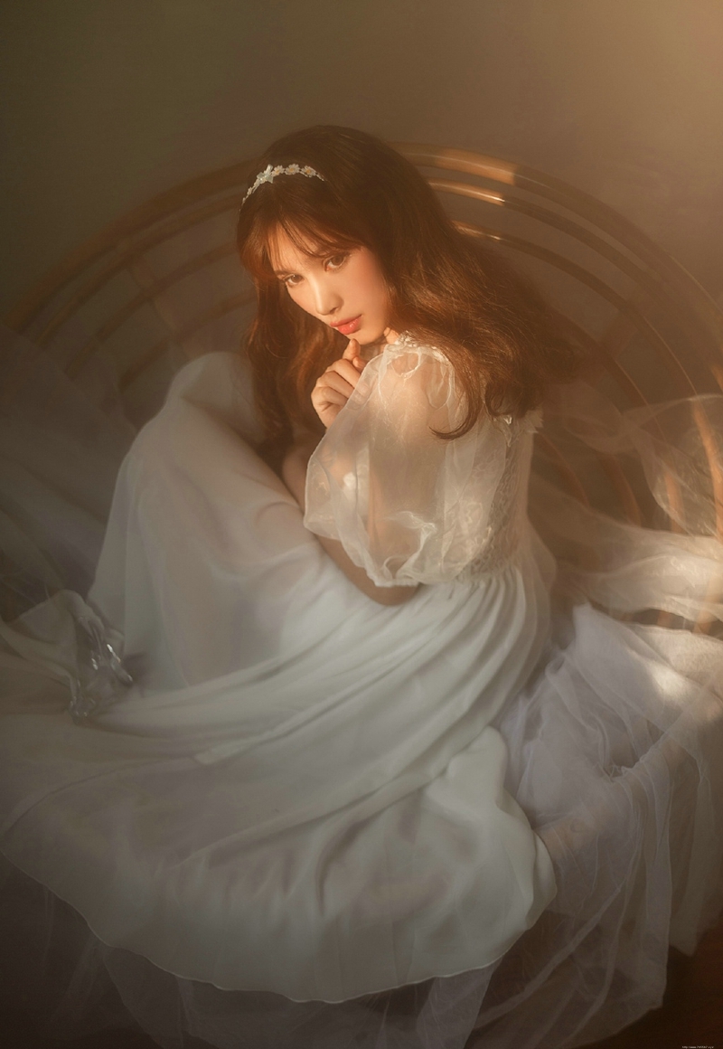 纯美朦胧私房内的纱裙美女安静宜人