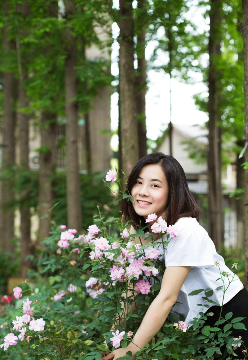 气质一字肩美女户外清新漂亮写真