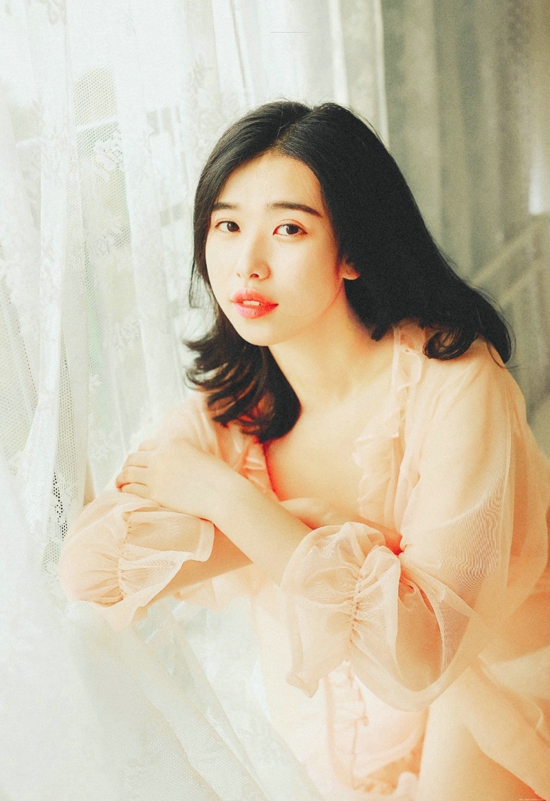 气质复古女神美背花朵般娇艳