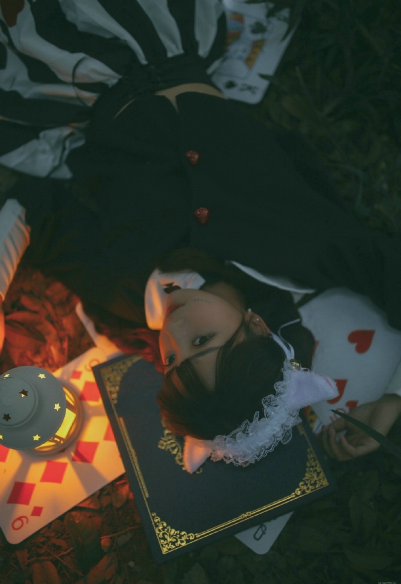 黑暗森林内的猫咪少女童话故事少女心满满