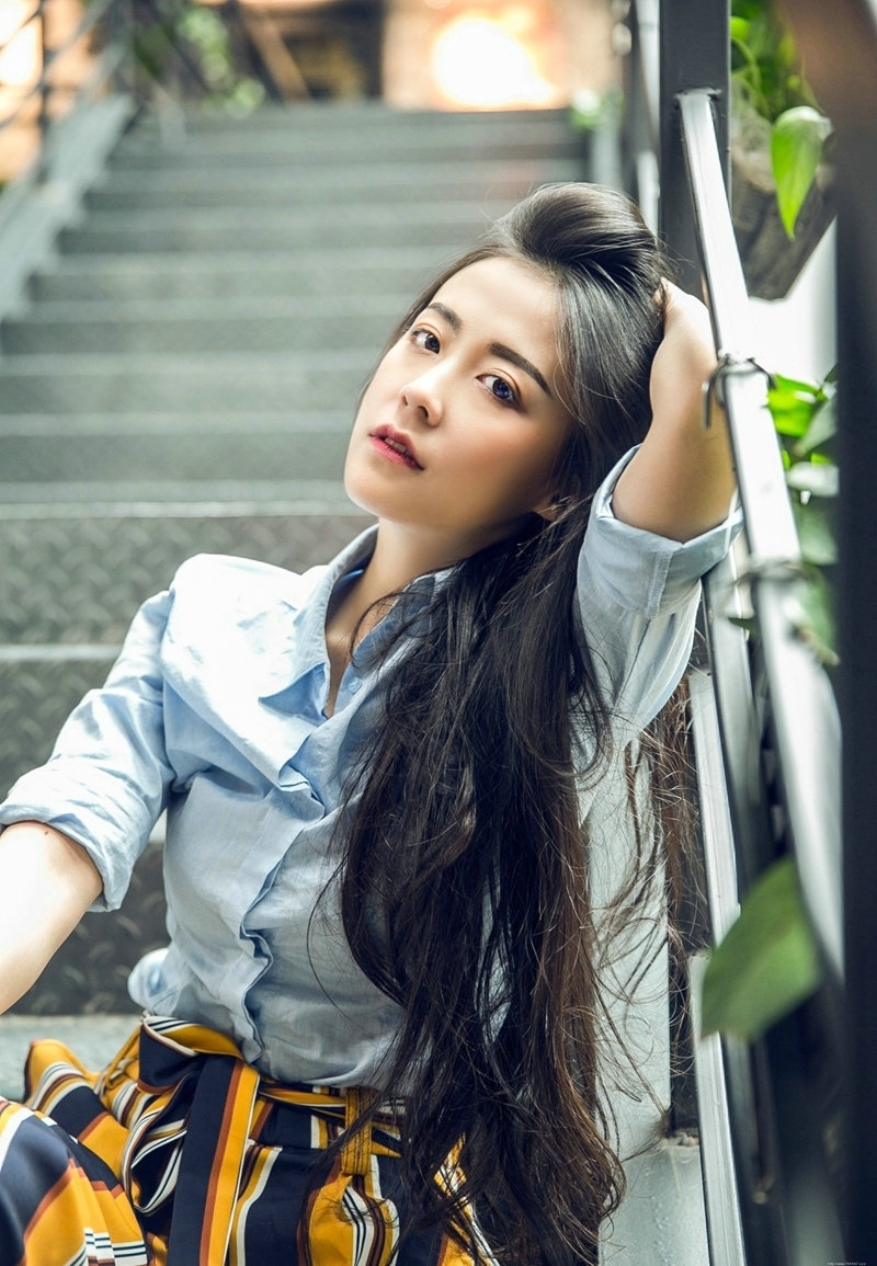 高冷美女时尚街拍图片冷傲拉风大姐范儿十足