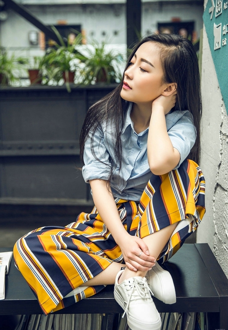 高冷美女时尚街拍图片冷傲拉风大姐范儿十足