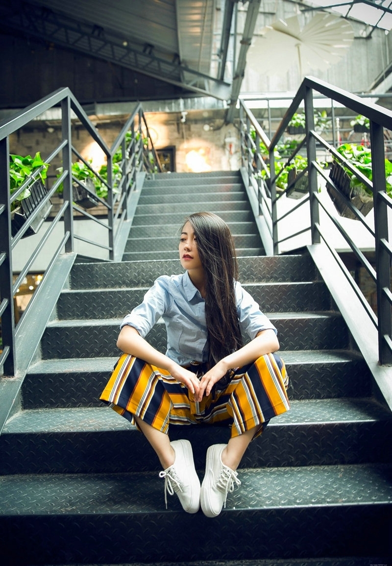 高冷美女时尚街拍图片冷傲拉风大姐范儿十足