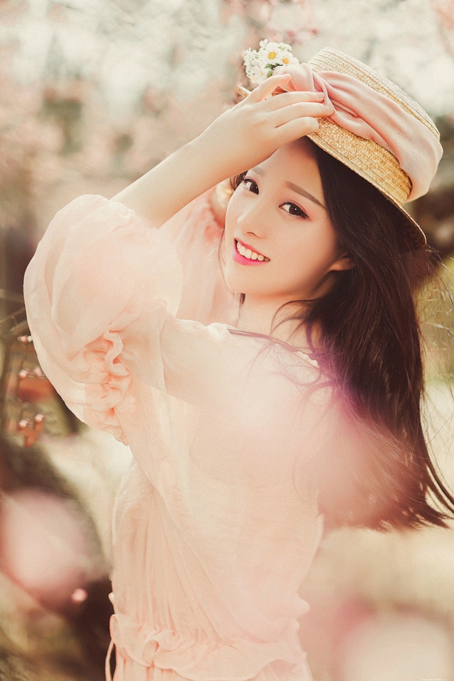 鲜花美女粉色纱裙飘逸浪漫宛若女神