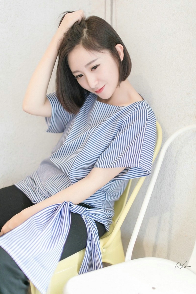 十分养眼清爽短发迷人美女生活唯美甜蜜写真