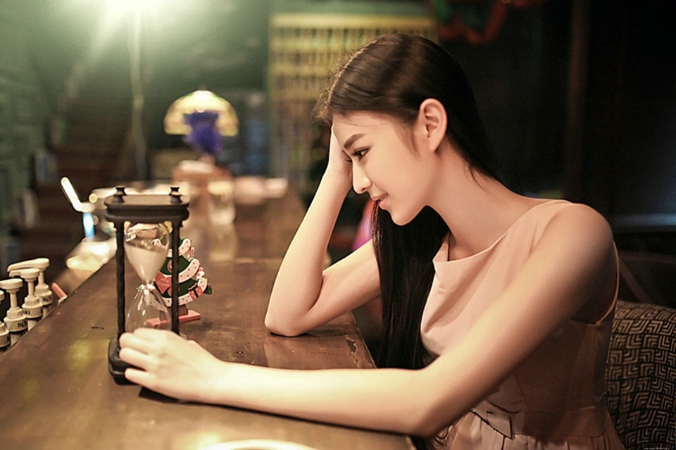 咖啡屋里笑容清纯氧气女神优雅甜美文静写真