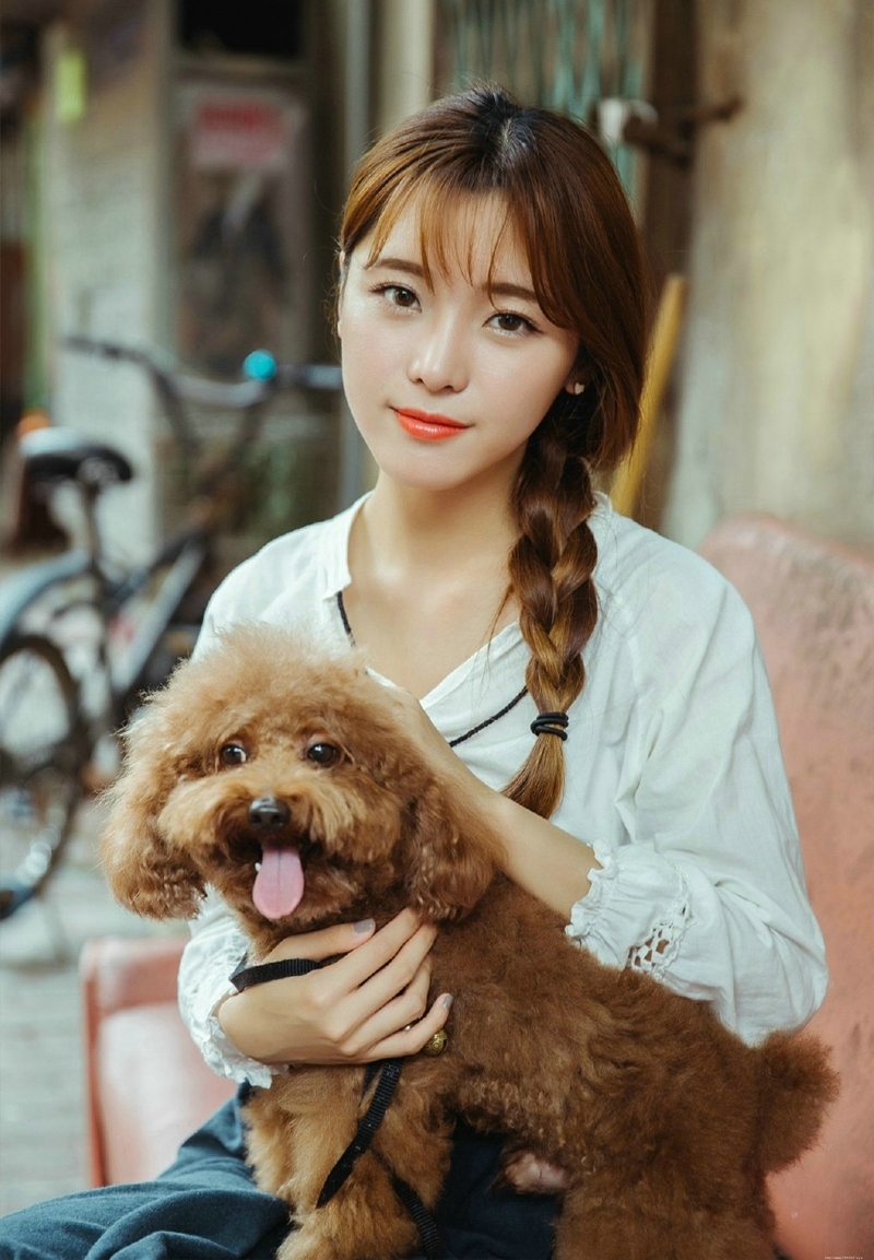 户外清新甜美麻花辫姑娘娇美写真