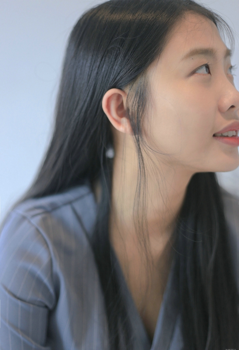 纯净私房内的森系姑娘安静怡人