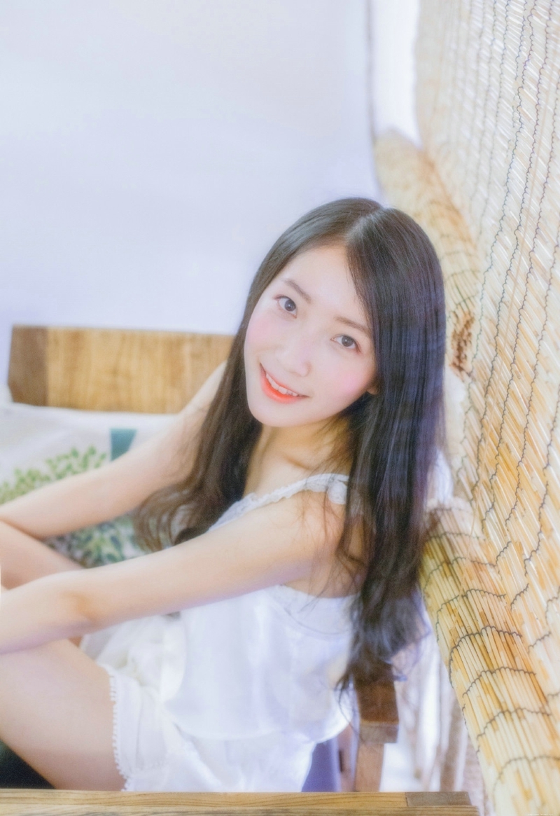 私房内的气质衬衫白皙肌肤女神笑容甜美