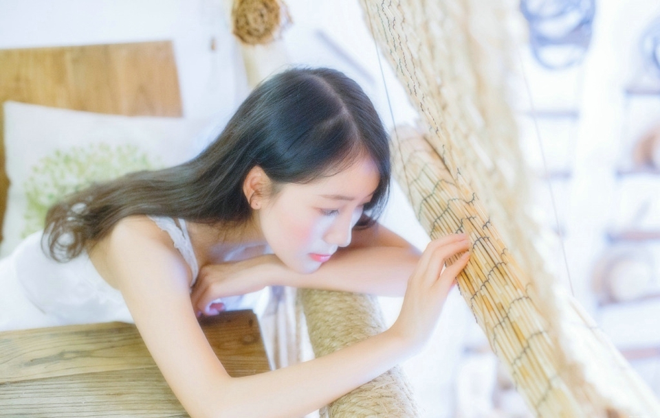 私房内的气质衬衫白皙肌肤女神笑容甜美