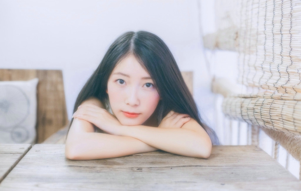 私房内的气质衬衫白皙肌肤女神笑容甜美