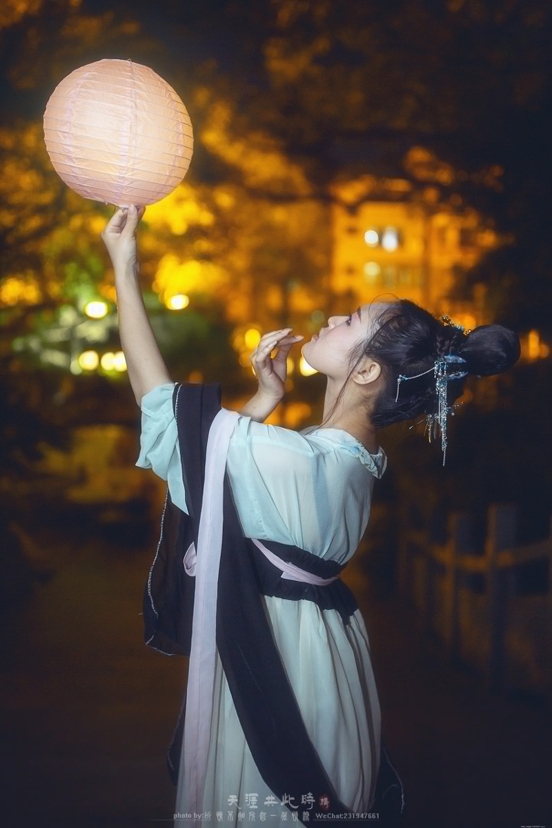 中秋古装美女宁静夜晚温馨迷人写真