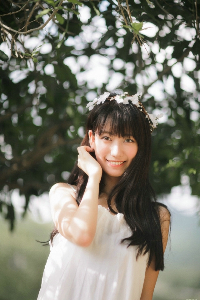 清纯可爱白色长裙美女甜美迷人写真