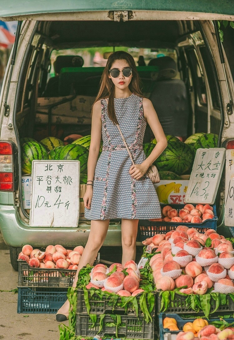 街头上的墨镜率性气场张扬女神