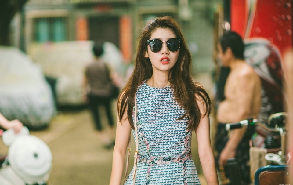 街头上的墨镜率性气场张扬女神