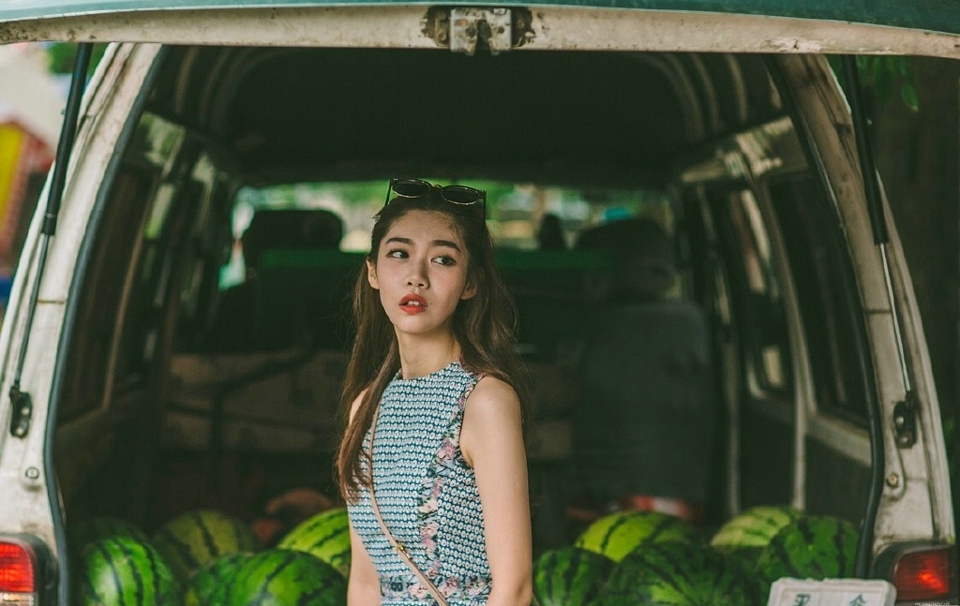 街头上的墨镜率性气场张扬女神