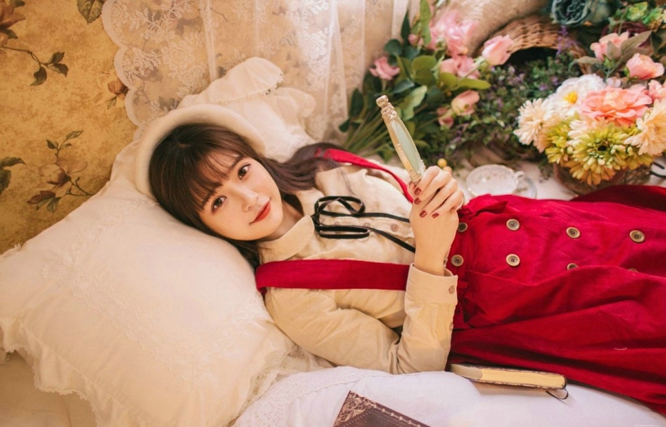 安静甜蜜少女私房靓丽养眼写真