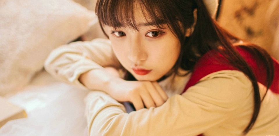 安静甜蜜少女私房靓丽养眼写真