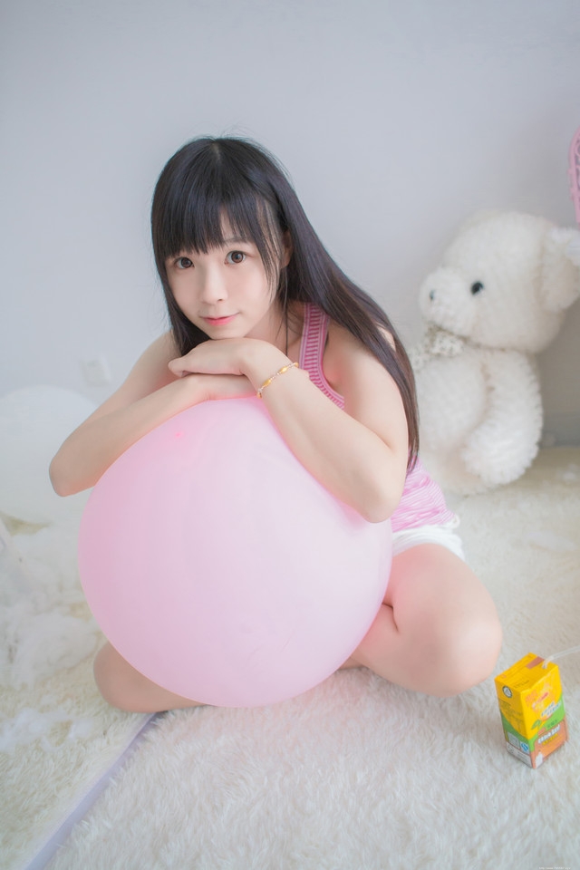 夏日爱喝柠檬茶的黑长直发少女私房清凉诱惑