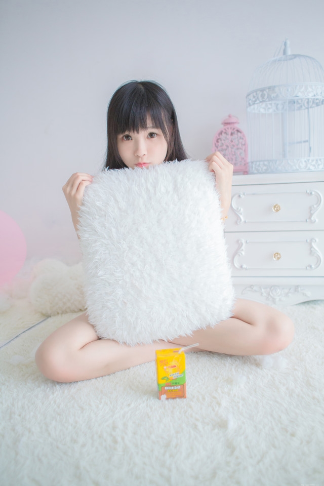 夏日爱喝柠檬茶的黑长直发少女私房清凉诱惑