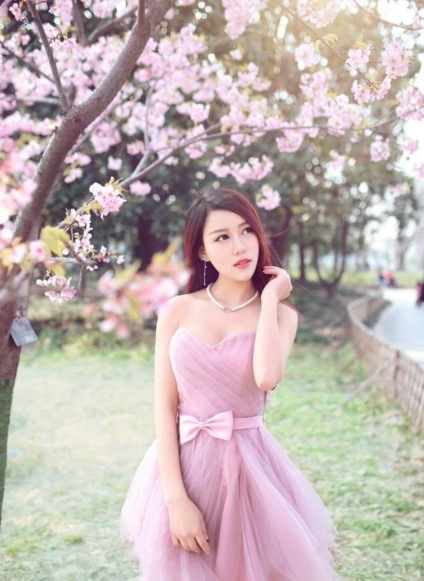 清纯女神粉色纱裙迷人唯美靓丽写真