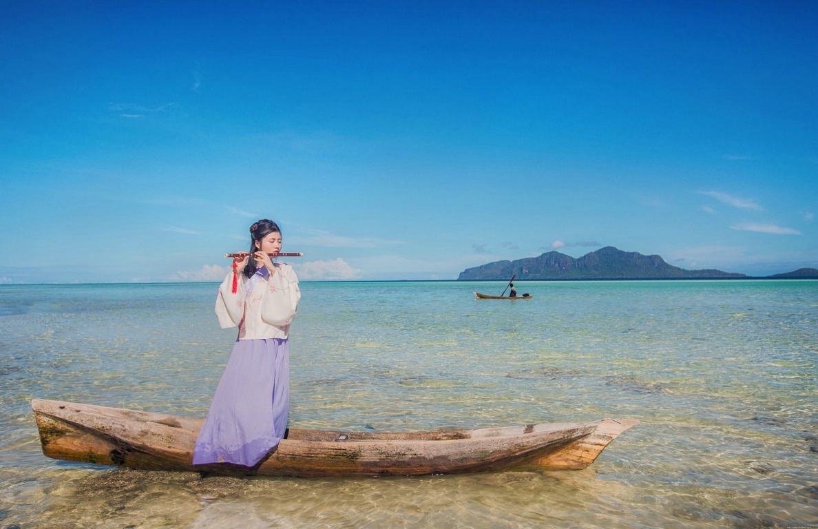 镜花水月的古装美女海边唯美写真气质迷人