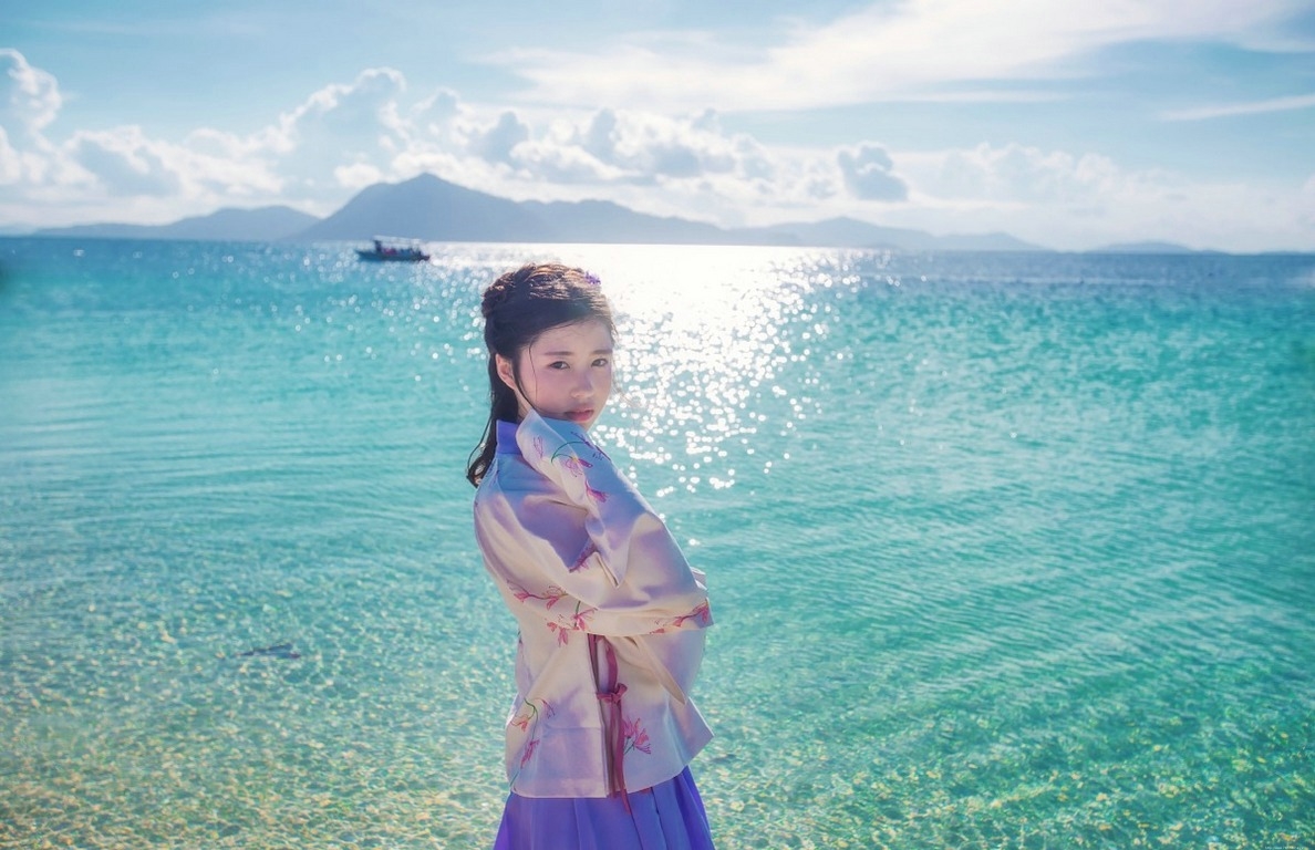 镜花水月的古装美女海边唯美写真气质迷人