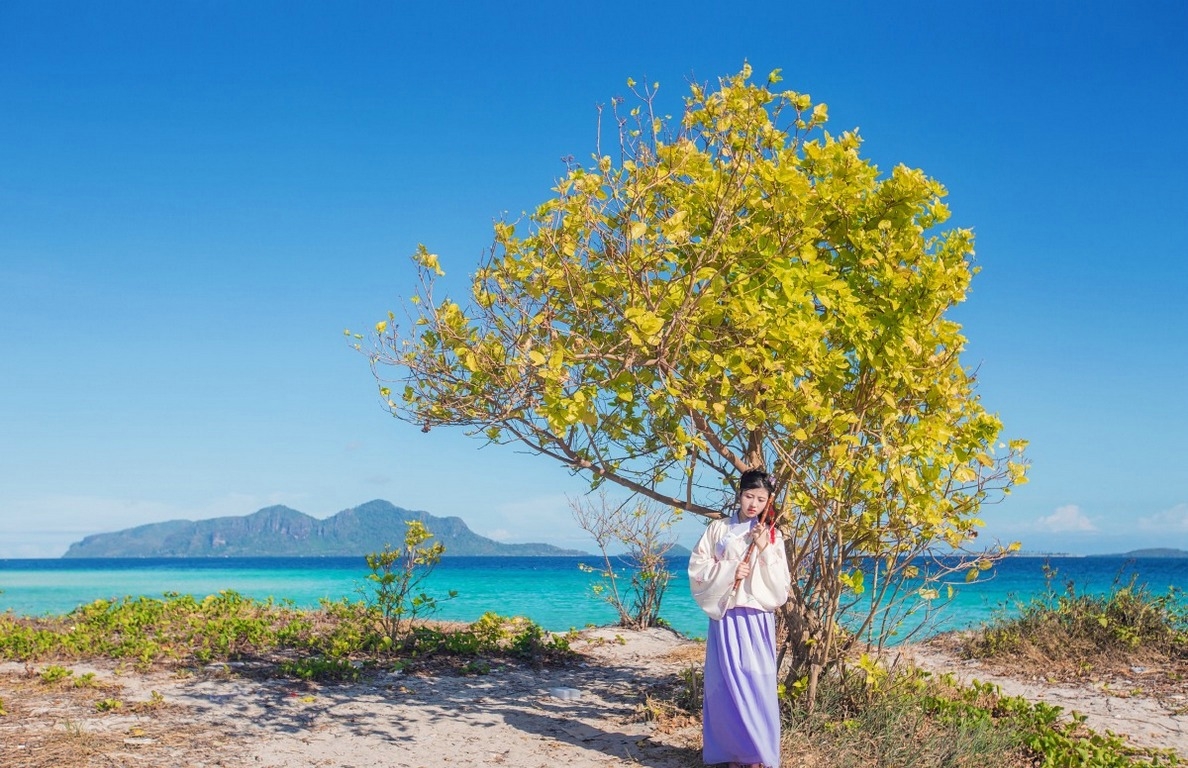 镜花水月的古装美女海边唯美写真气质迷人