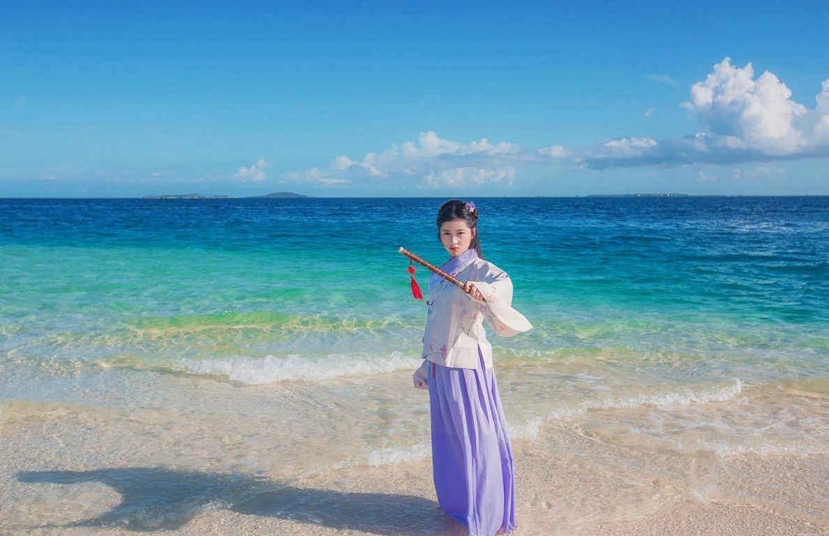 镜花水月的古装美女海边唯美写真气质迷人