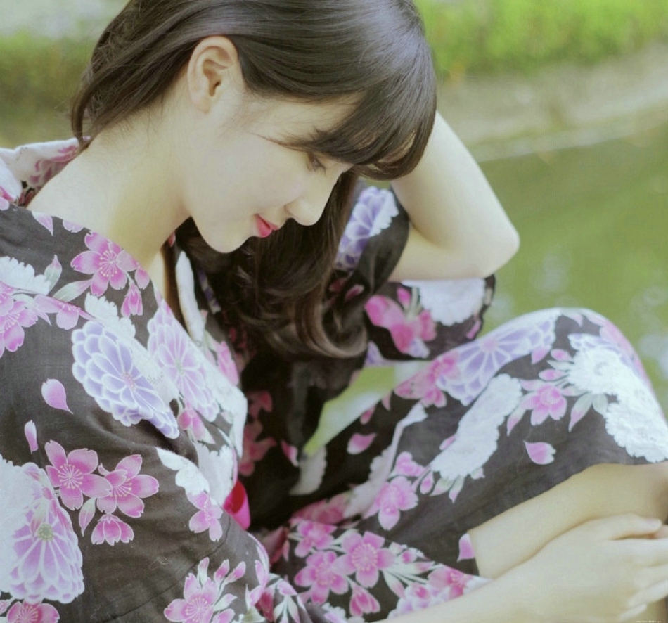 日本和服美女温泉边娇美迷人写真