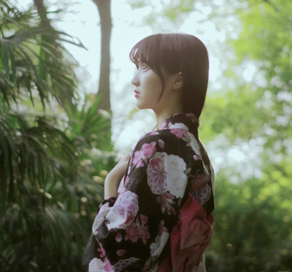 日本和服美女温泉边娇美迷人写真