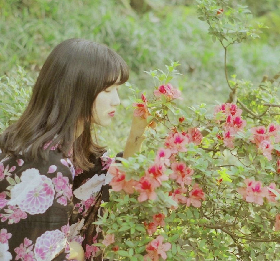 日本和服美女温泉边娇美迷人写真