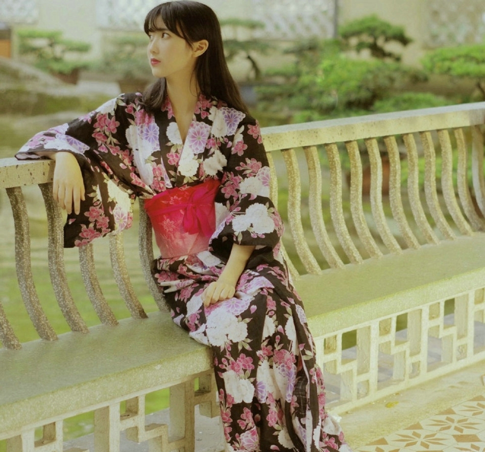 日本和服美女温泉边娇美迷人写真