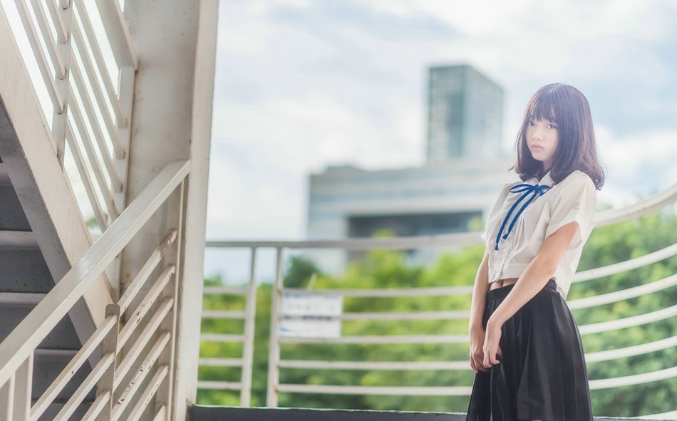 去年夏天短发少女学生制服阳光下清纯外拍