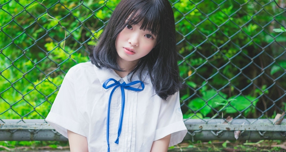 去年夏天短发少女学生制服阳光下清纯外拍