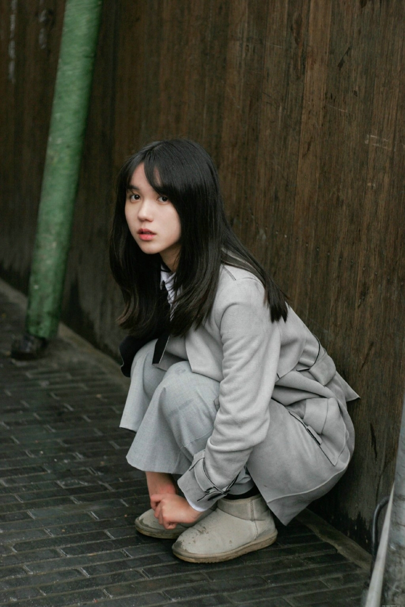 日系风衣萌妹子纯真浓眉大眼