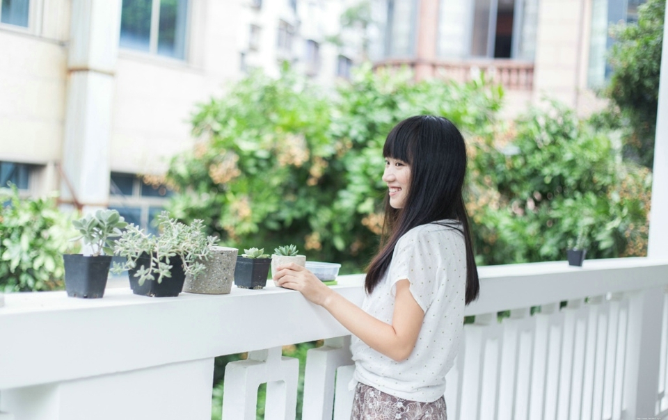 清新素颜妹子画画文艺温柔写真