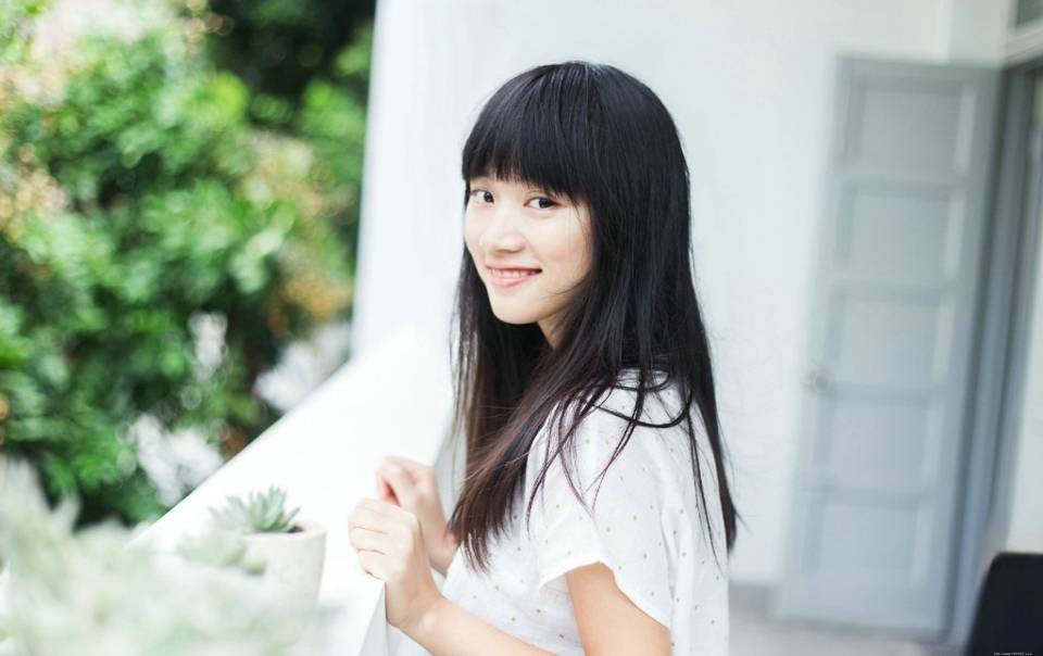 清新素颜妹子画画文艺温柔写真