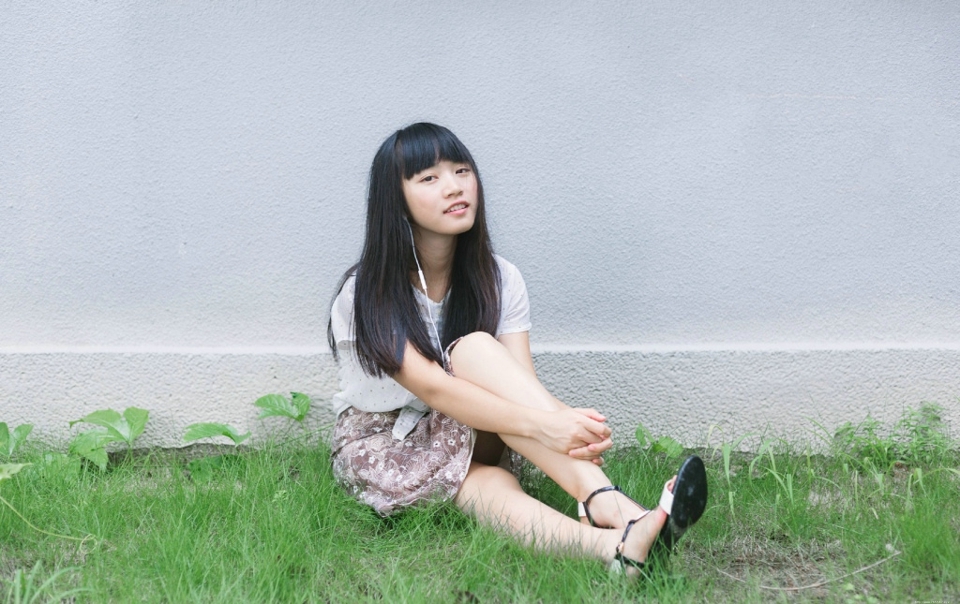 清新素颜妹子画画文艺温柔写真