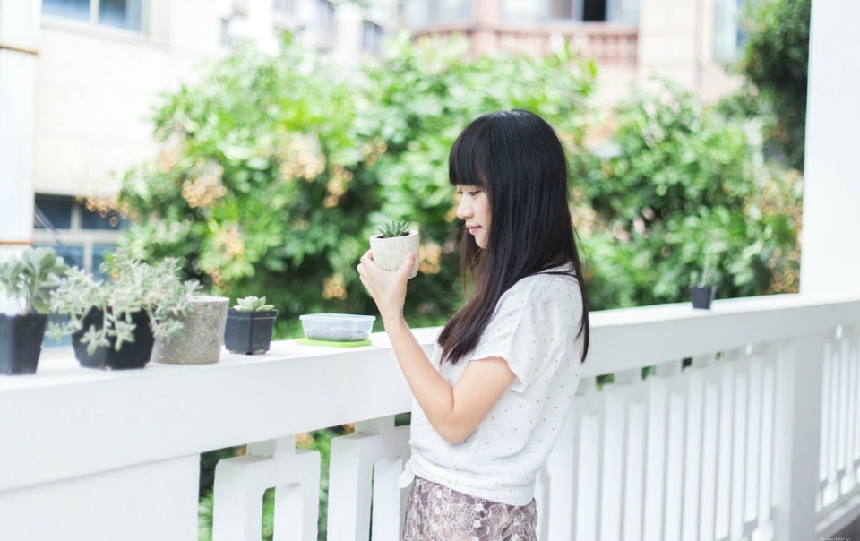 清新素颜妹子画画文艺温柔写真
