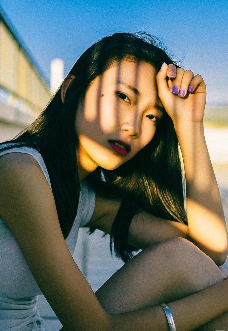 天台上的随性牛仔裤率性随意范