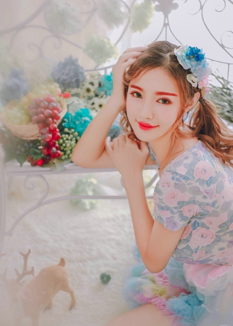 娇艳妹子私房粉嫩白皙肌肤美腿迷人