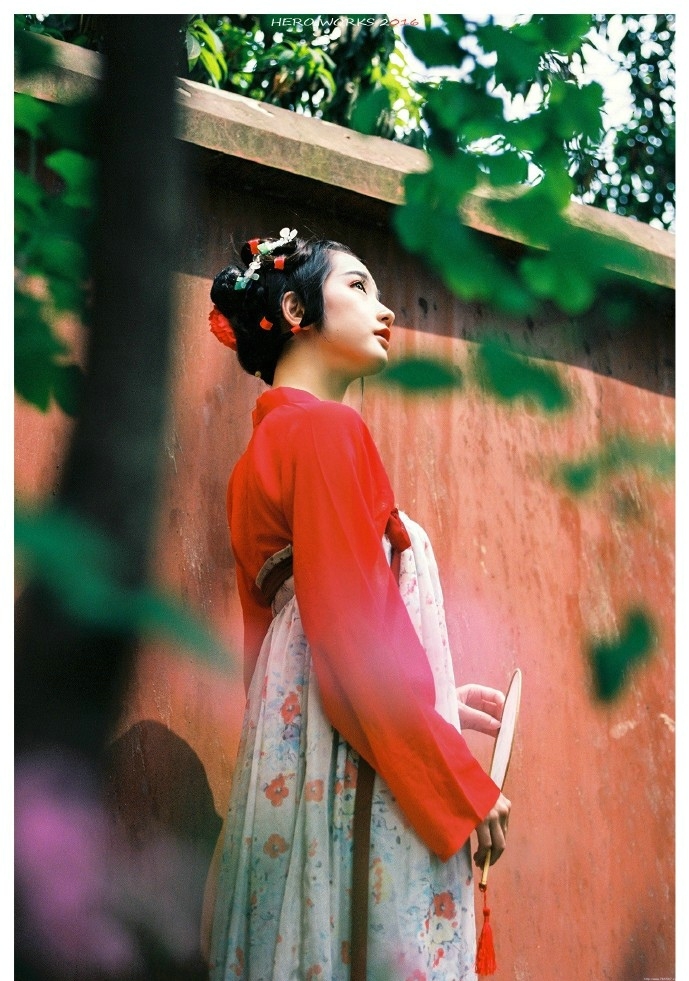 气质艳丽的古装美女阳光温馨迷人写真