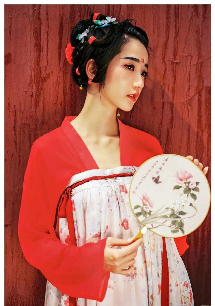 气质艳丽的古装美女阳光温馨迷人写真