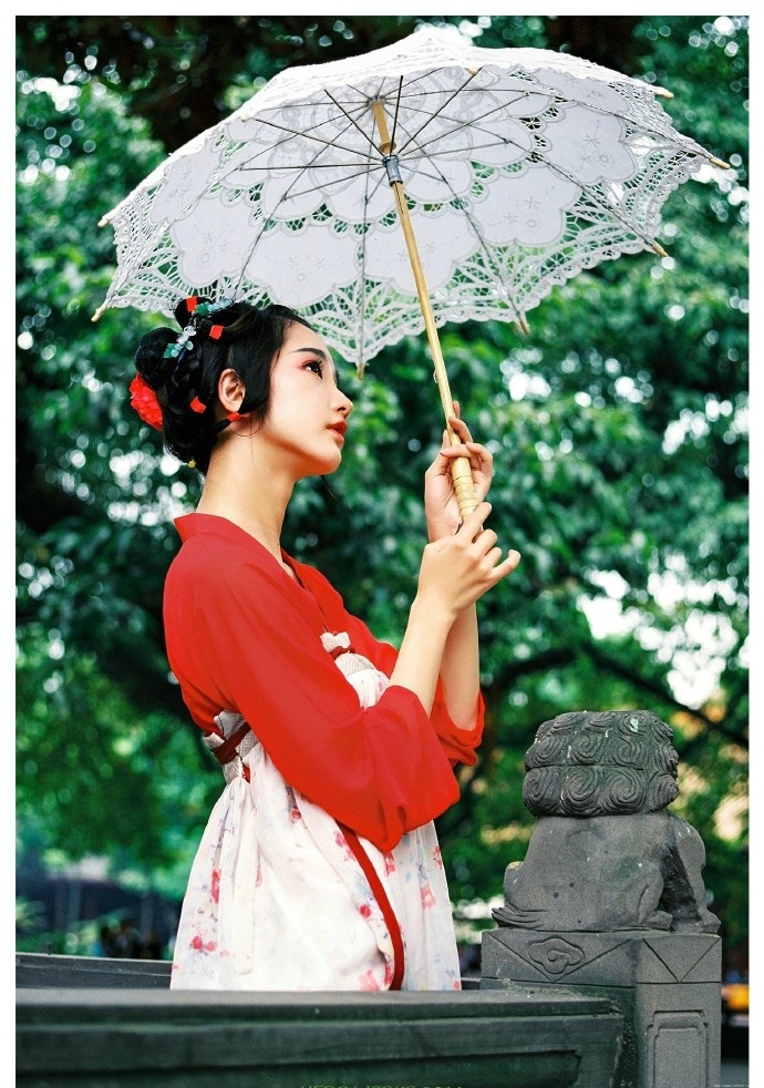 气质艳丽的古装美女阳光温馨迷人写真